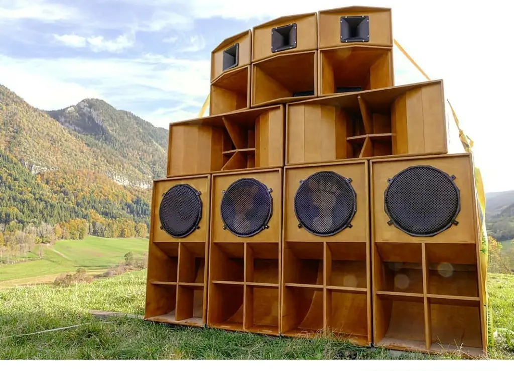 BROWNFEET SOUND SYSTEM