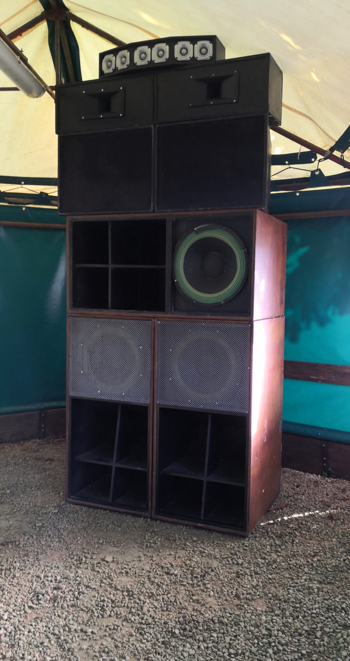 LIV IT UP SOUNDSYSTEM