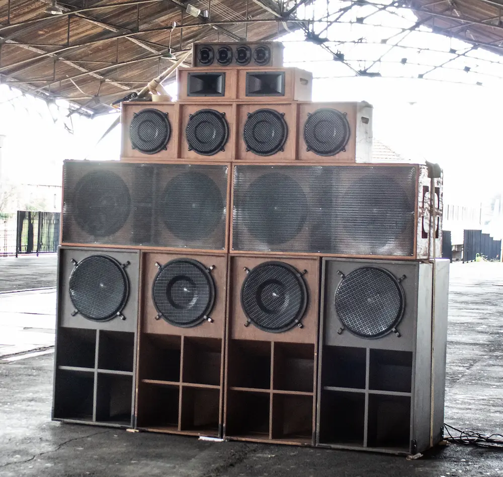 BOMBOCLAT! Música Jamaicana