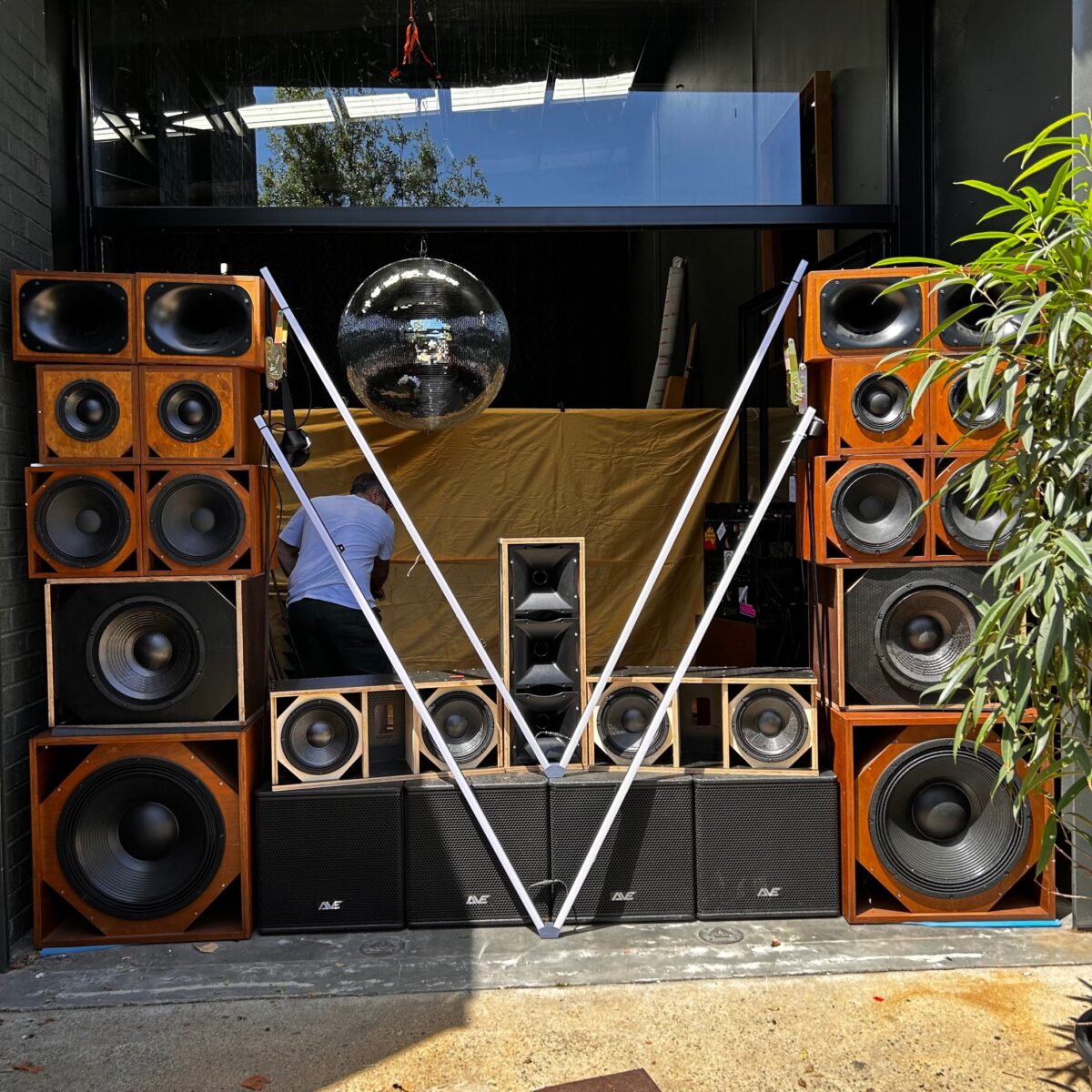 Hadron Sound Collidor