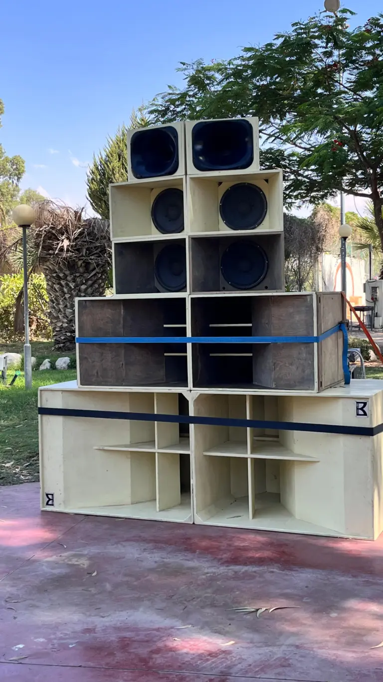 Bazzie Hi-Fi